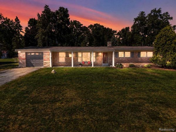8144 Kenwick Drive, White Lake Township, Mi 48386