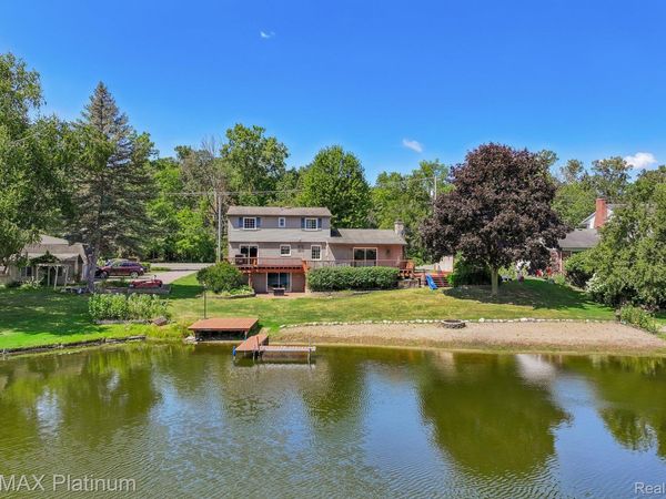881 Bogie Lake Road, White Lake Township, Mi 48383