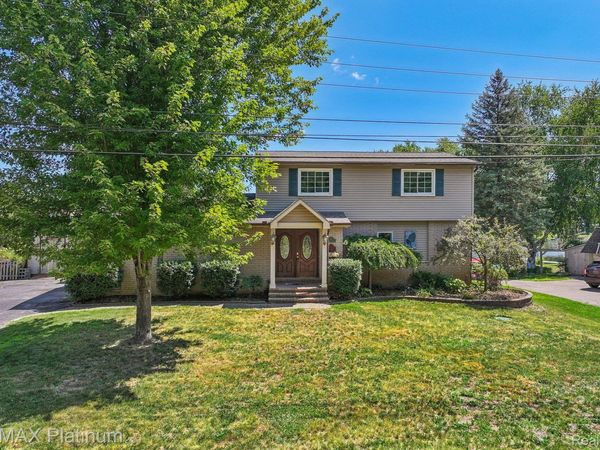 881 Bogie Lake Road , White Lake Township, Mi 48383