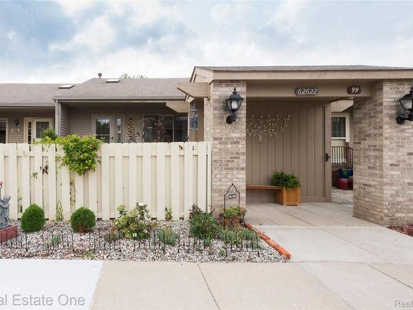 62622 RALEIGH COURT, Unit 3, South Lyon, Mi 48178