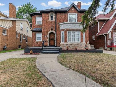 17199 San Juan Drive, Detroit, Mi 48221