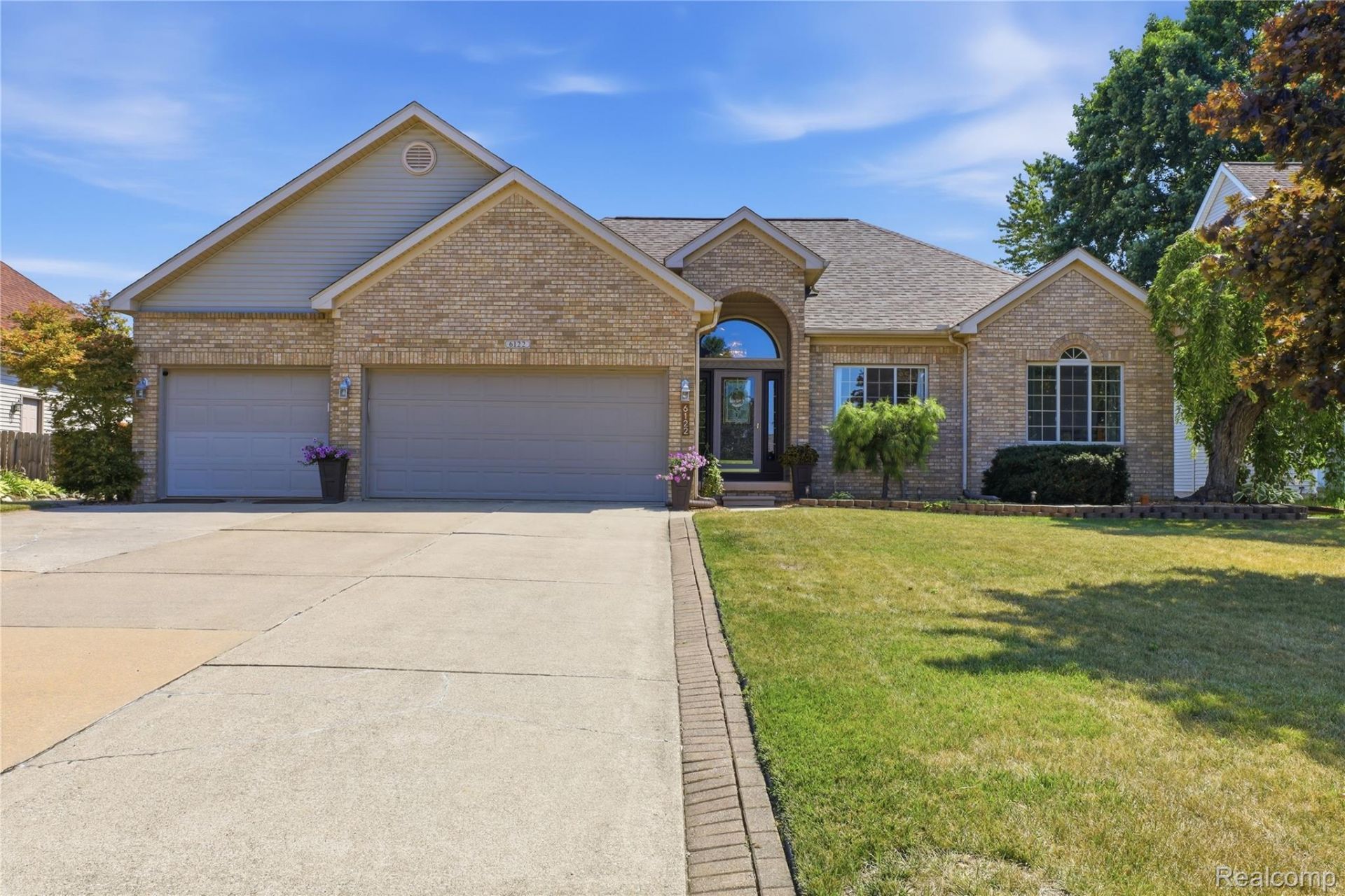 6122 S Edge Way, Grand Blanc, Mi 48439 Main Photo