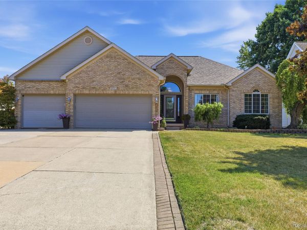 6122 S Edge Way, Grand Blanc, Mi 48439