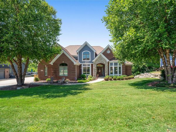888 Suchava Drive, White Lake Township, Mi 48386