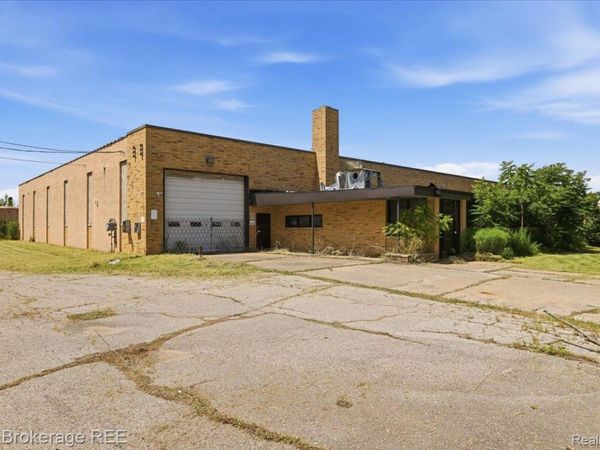 2421 Branch Road , Flint, Mi 48506