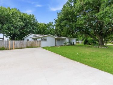2204 Dunloe Avenue, Dallas, TX 75228