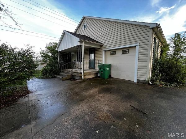 802 Summit St , Butler, MO 64730
