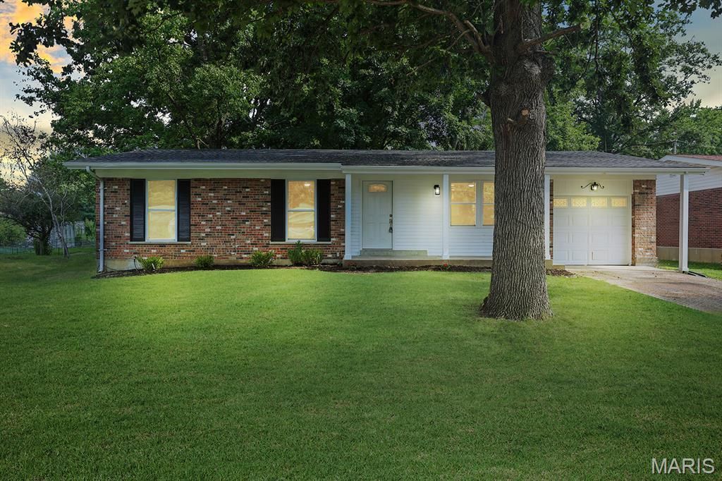 3855 Belcroft Drive , Florissant, MO 63034 Main Photo