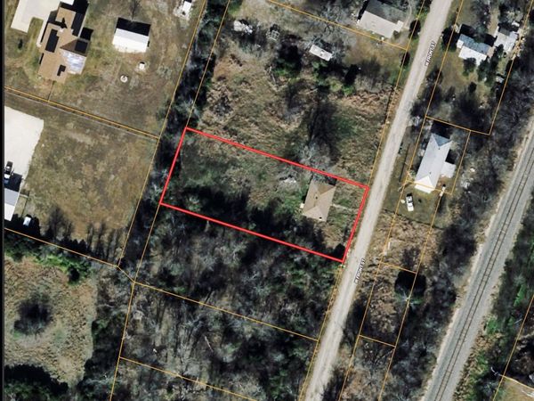 321 N Front ST , Holland, TX 76534