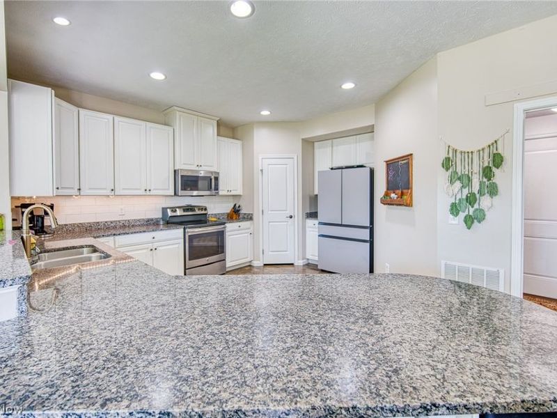 1578 Westover Drive, Willoughby, OH 44094 Photo 11