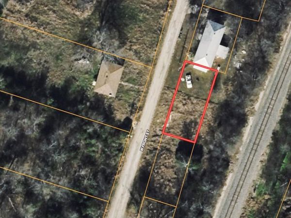 318 N Front ST, Holland, TX 76534