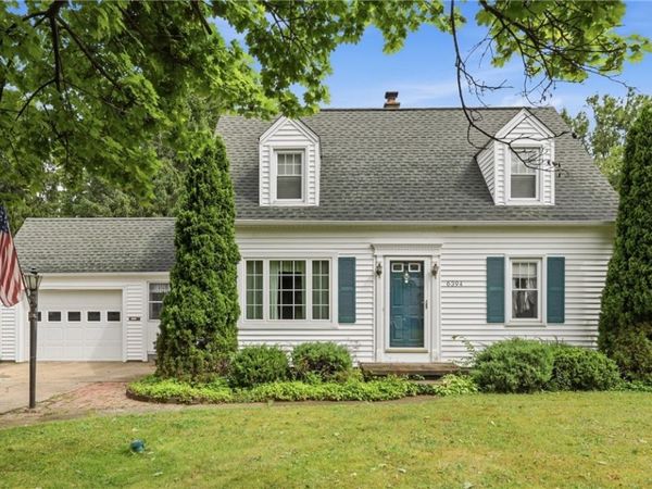 6394 Armor Duells Road , Orchard Park, NY 14127