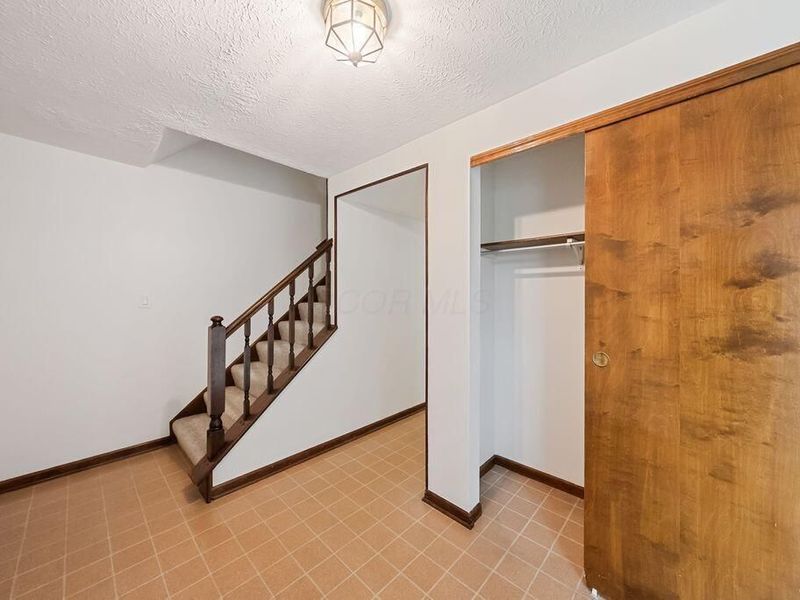 2256 Presley Drive, Grove City, OH 43123 Photo 6