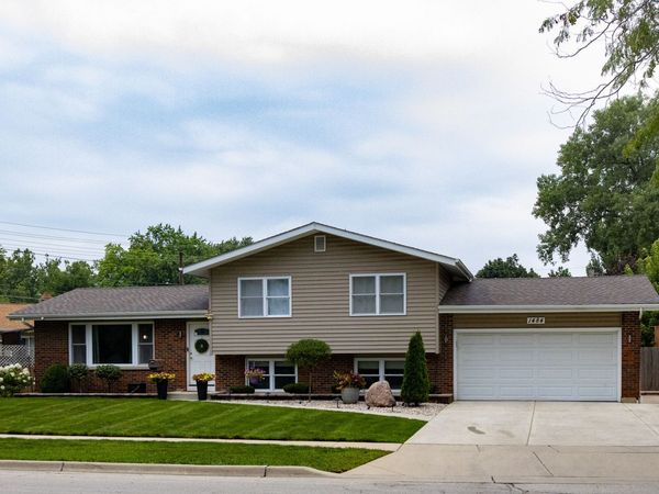 1484 ROYAL Boulevard, Elgin, IL 60123