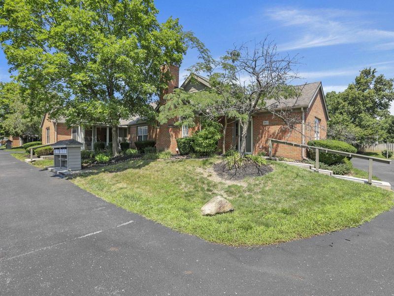 2402 Huntmaster Lane, Grove City, OH 43123 Photo 2