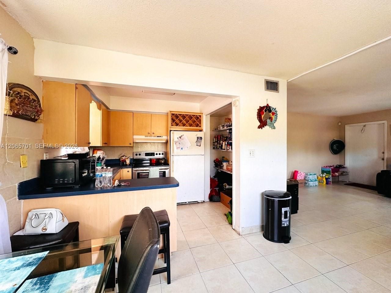 2420 Johnson St , Unit 202, Hollywood, FL 33020 Photo