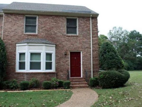 271 Woodcastle Dr, Florence, AL 35630