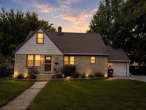 602 E College AVENUE, Waukesha, WI 53186