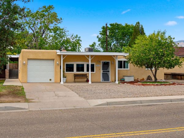 9717 Snowheights Boulevard NE, Albuquerque, NM 87112