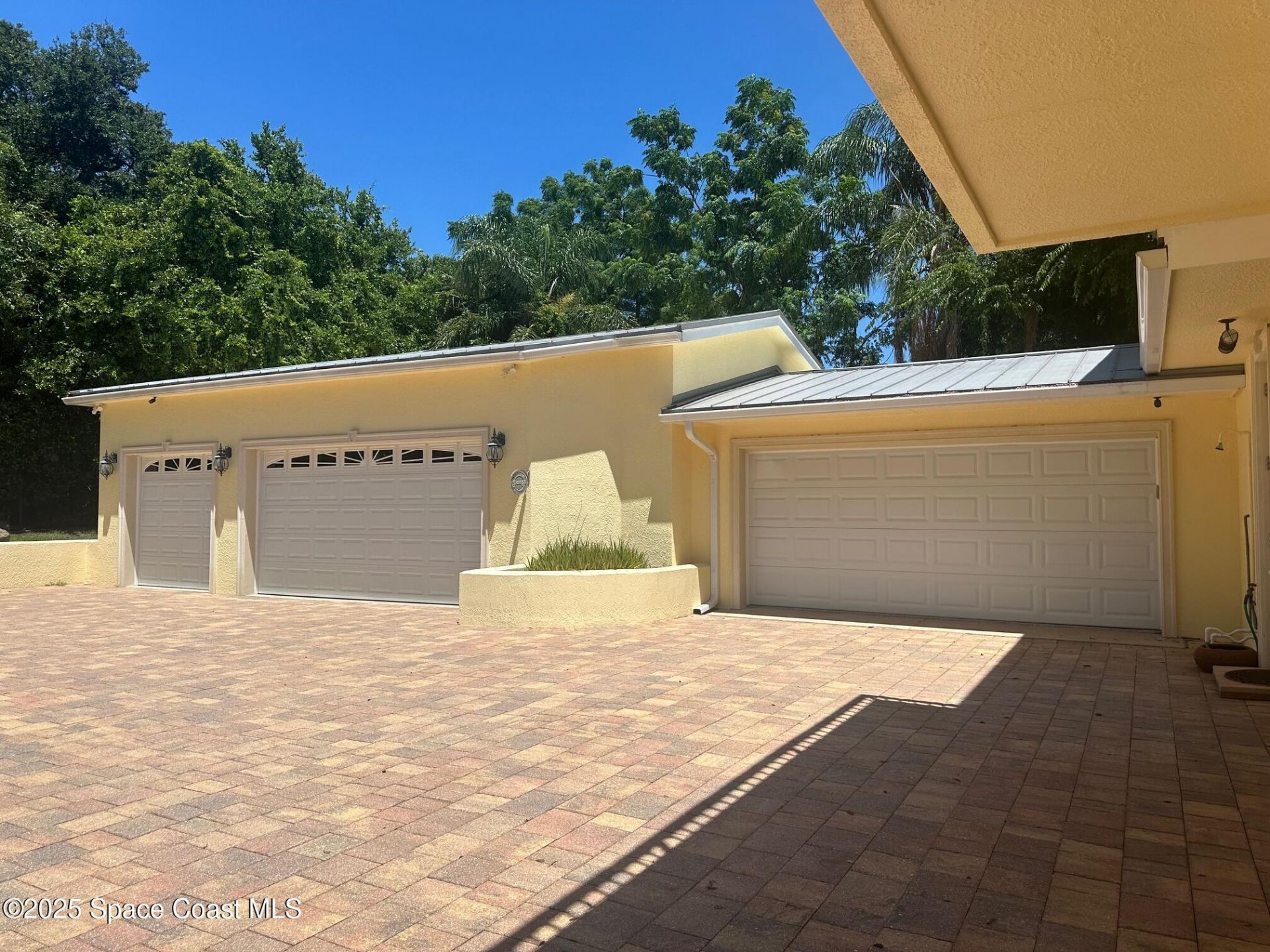 1613 N Indian River Drive , Cocoa, FL 32922 Photo