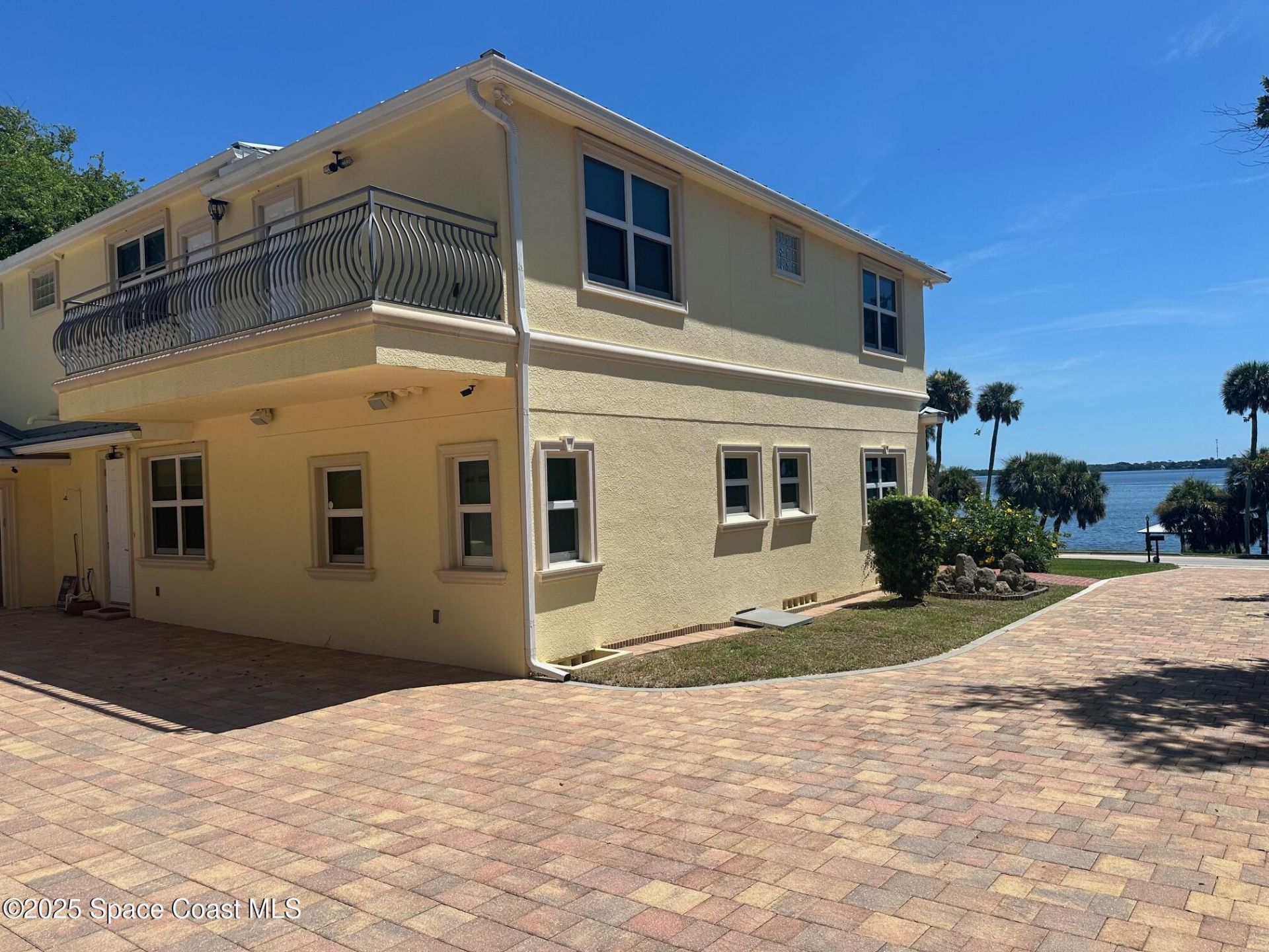 1613 N Indian River Drive , Cocoa, FL 32922 Photo