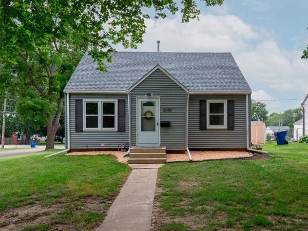 2001 W 7th Street, Waterloo, IA 50702