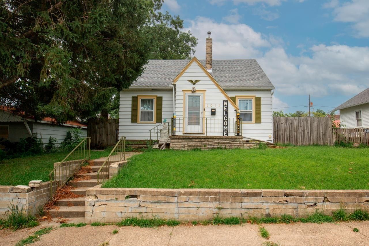 1011 Leavitt Street, Waterloo, IA 50702 Main Photo