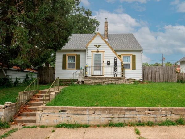 1011 Leavitt Street, Waterloo, IA 50702
