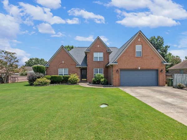 7042 W HONEYSUCKLE LN, Millington, TN 38053