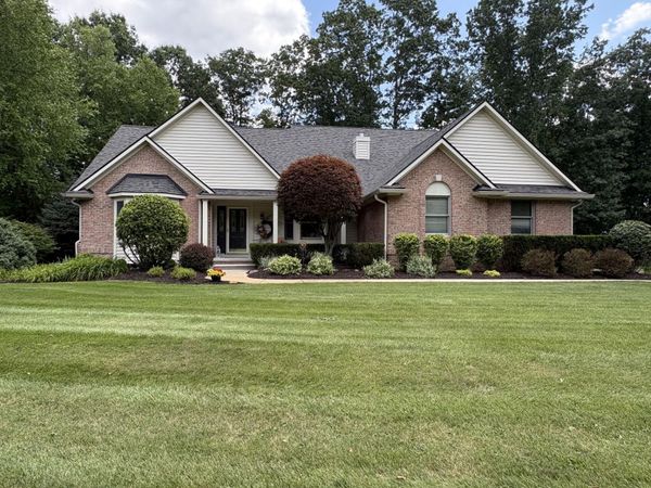 7708 Hunters Pointe, Brighton, MI 48116