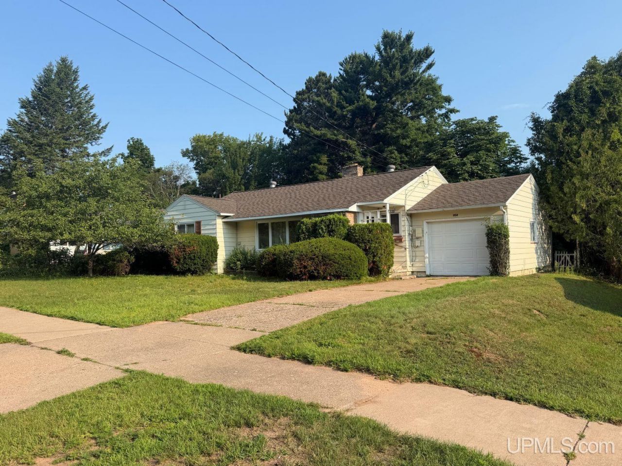904 W Magnetic Street, Marquette, MI 49855 Main Photo