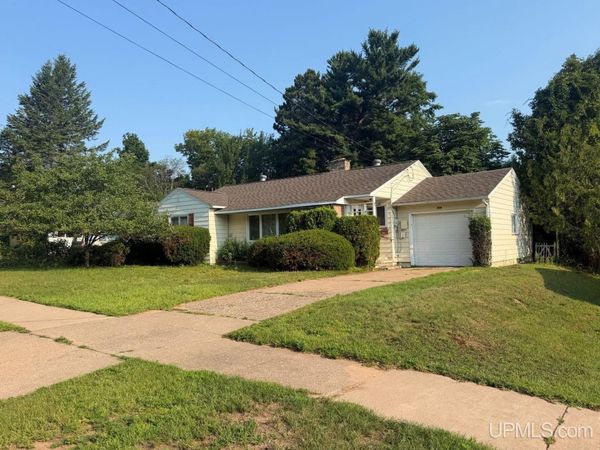 904 W Magnetic Street, Marquette, MI 49855
