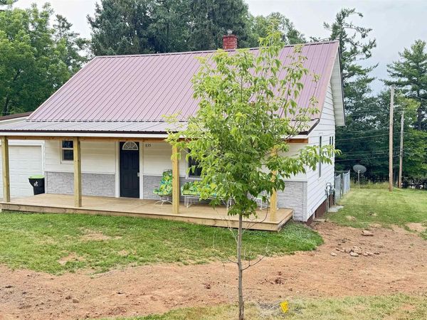 835 E I Street, Iron Mountain, MI 49801