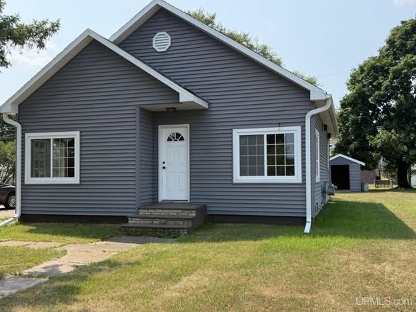 1228 Stockbridge Avenue, Iron Mountain, MI 49801