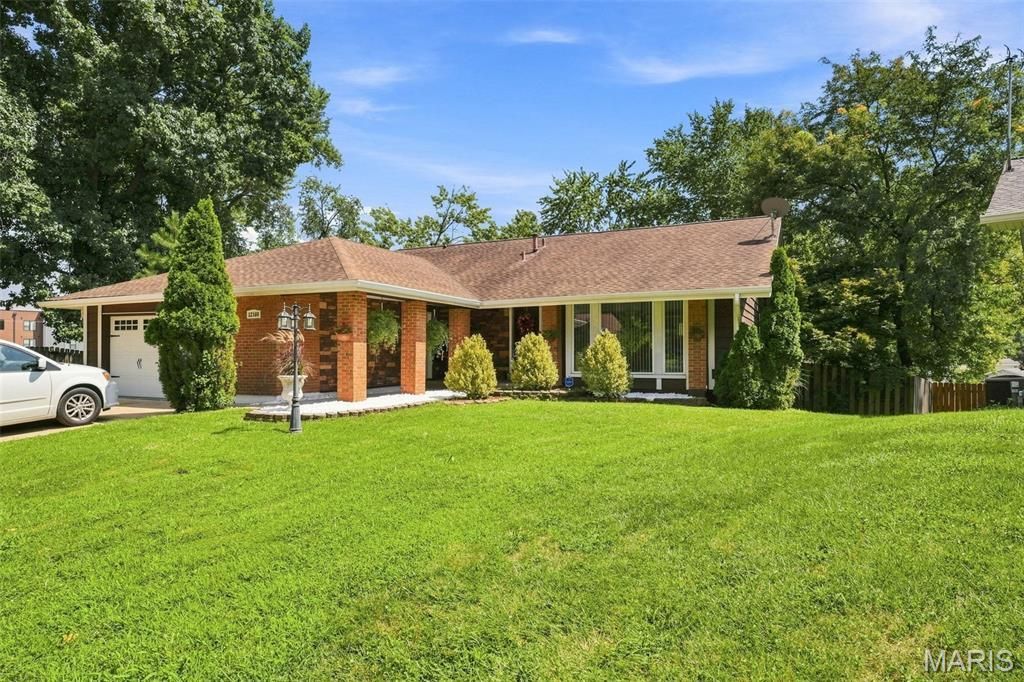 12160 Oakwilde Ct Court , Maryland Heights, MO 63043 Main Photo
