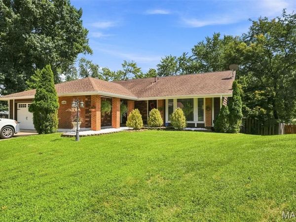12160 Oakwilde CT Court , Maryland Heights, MO 63043