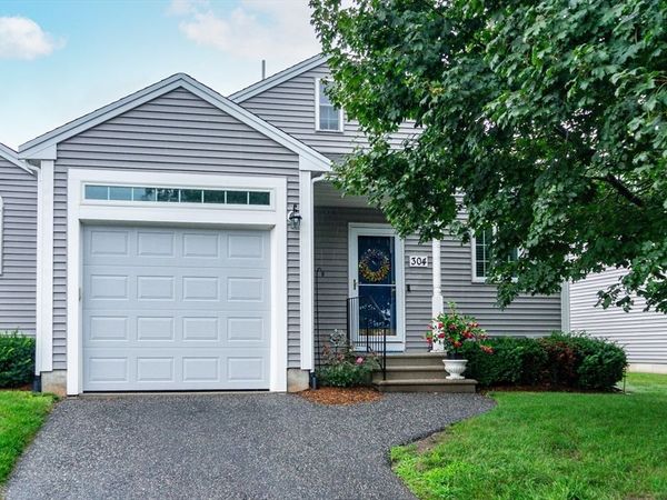 304 Village Ln, Unit 304, Bellingham, MA 02019