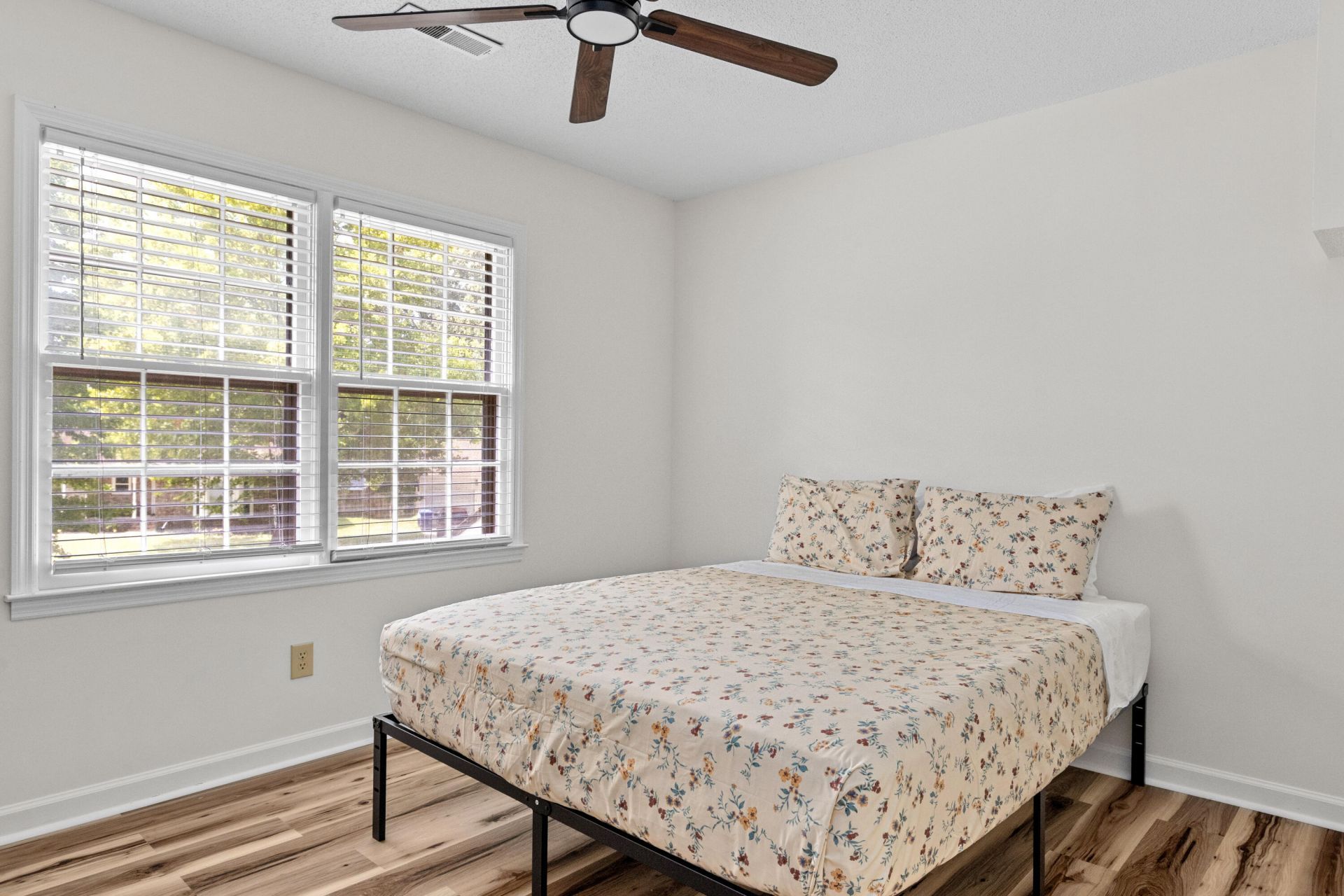 8113 Waltham Road Photo 14