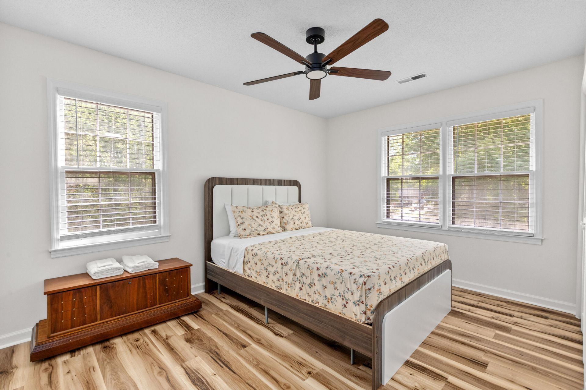 8113 Waltham Road Photo 16