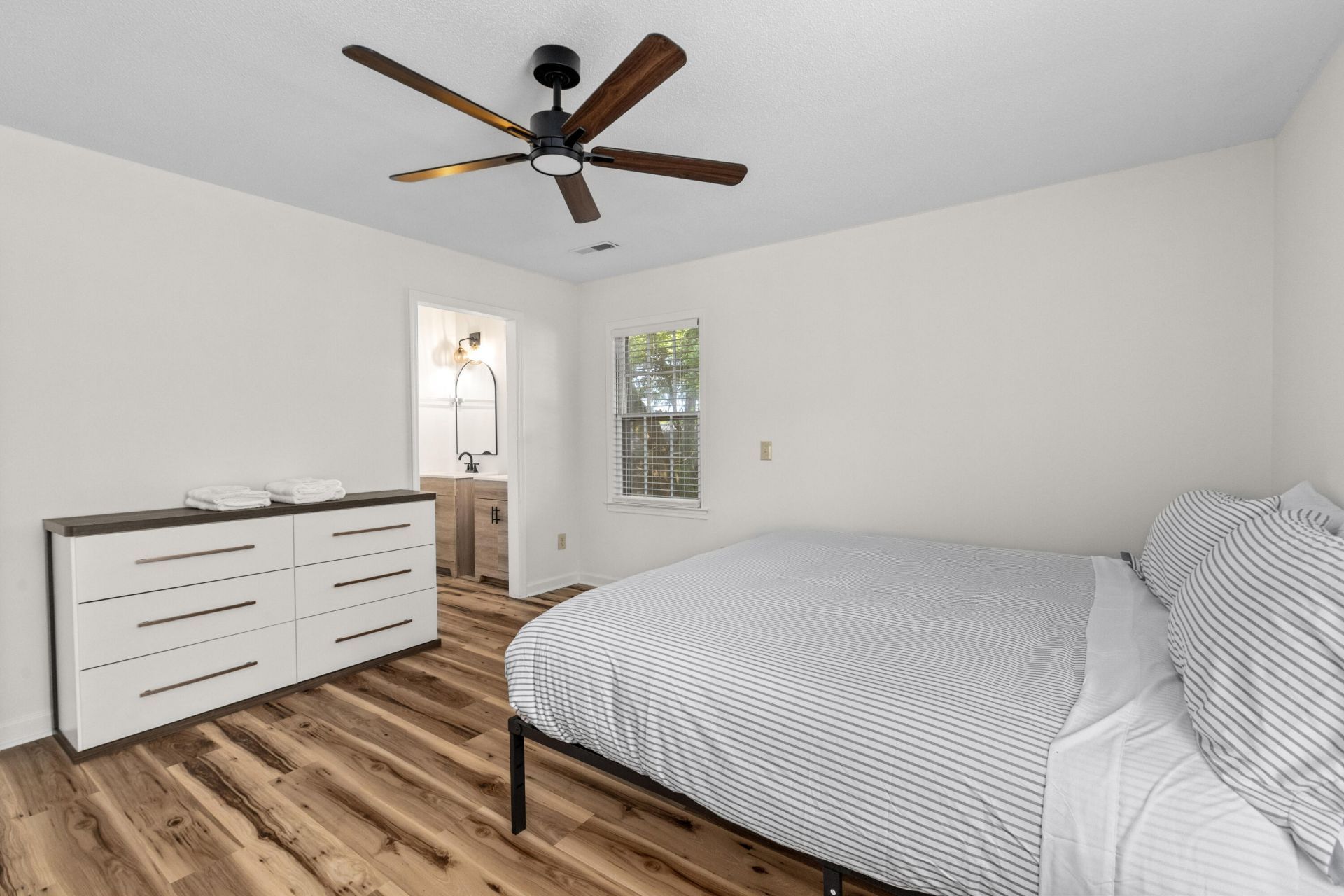 8113 Waltham Road Photo 21
