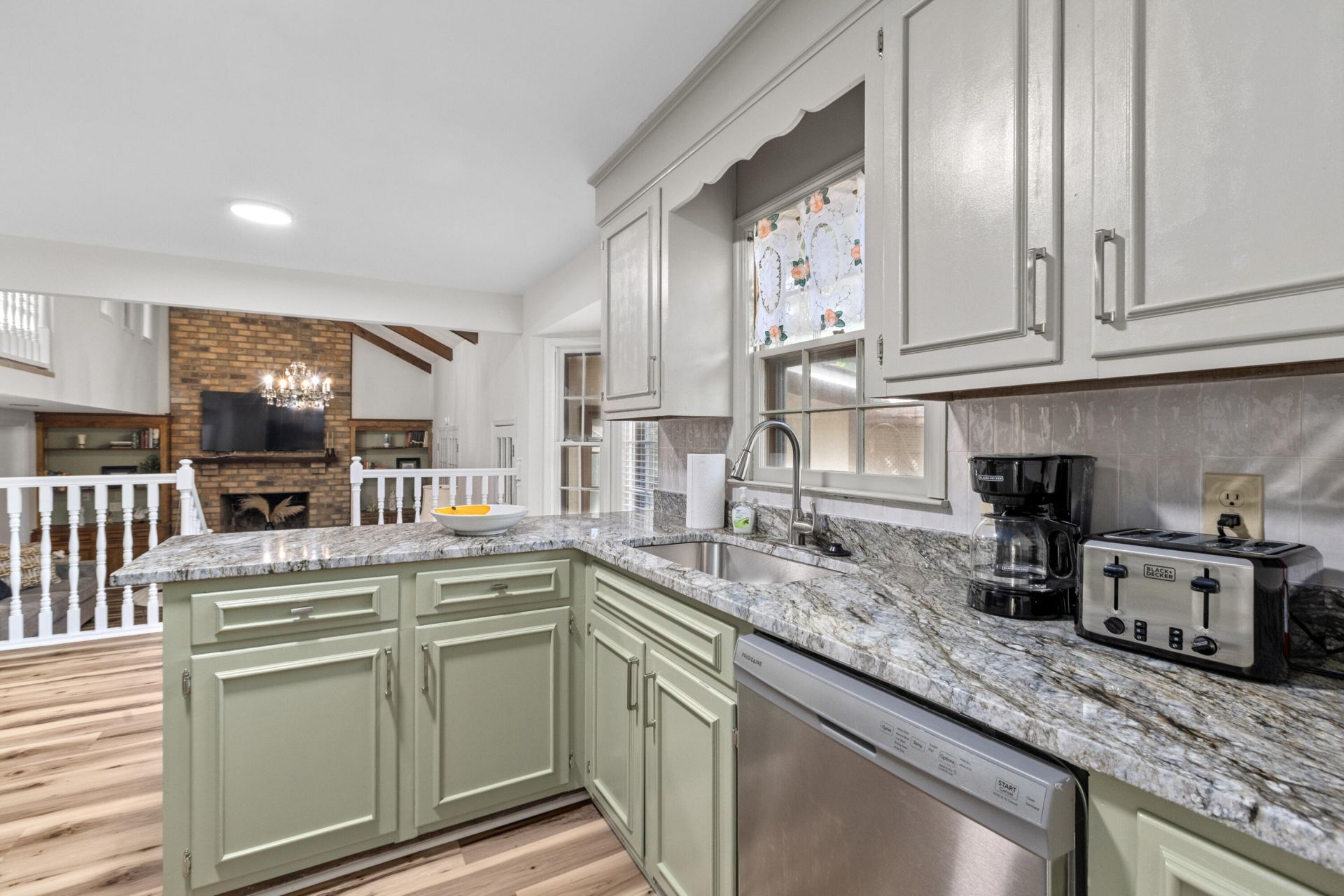 8113 Waltham Road Photo 38