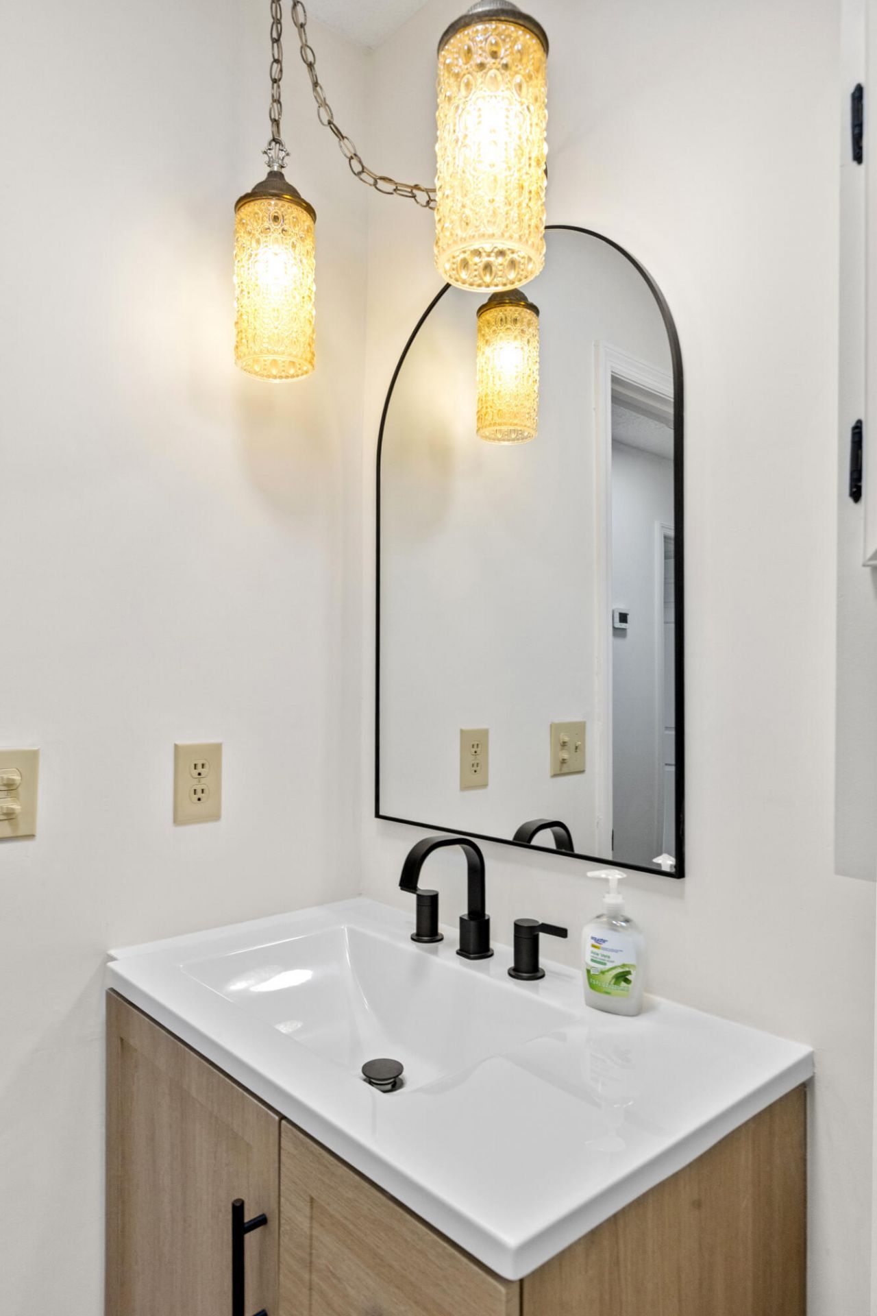 8113 Waltham Road Photo 5