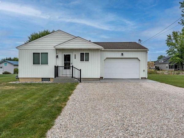 3125 W Canal Road, Port Clinton, OH 43452
