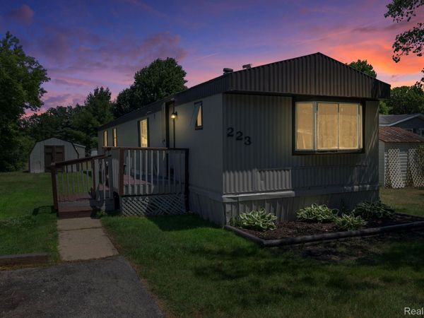 351 North Squirrel Road , Unit 223, Auburn Hills, Mi 48326