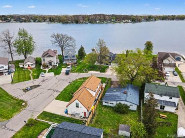 1210 Sunrise Park Street, Genoa Township, Mi 48843
