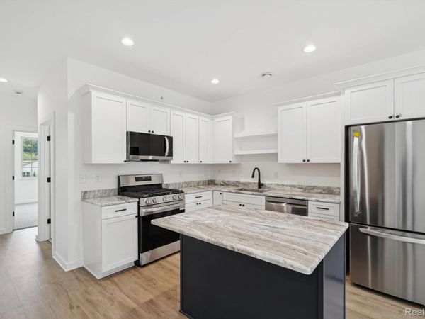 433 Village Drive , Unit 189, Walled Lake, Mi 48390