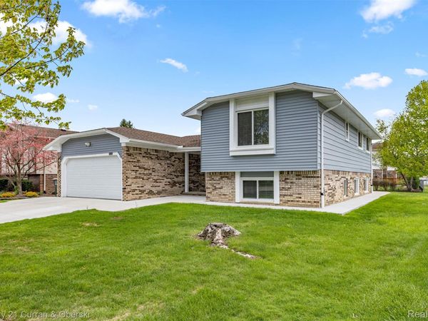 45561 Edgewood Court , Canton Township, Mi 48187