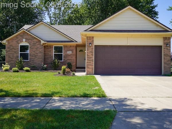 51819 Kings Pointe Drive, New Baltimore, Mi 48047