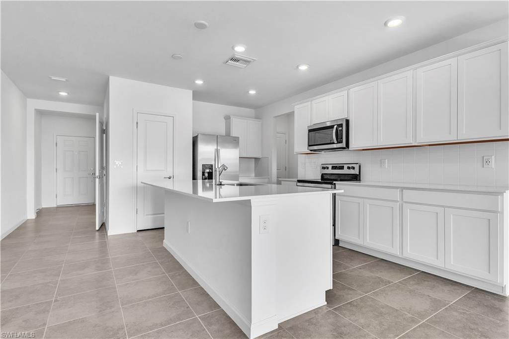 1424 Weeping Willow Ct, Cape Coral, FL 33909 Photo
