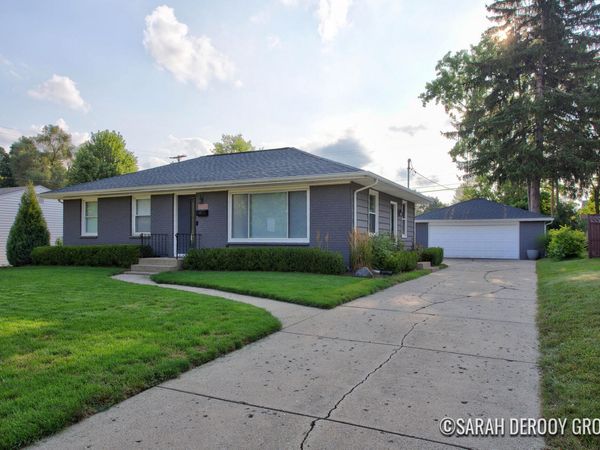 1936 Carlton Avenue NE, Grand Rapids, MI 49505